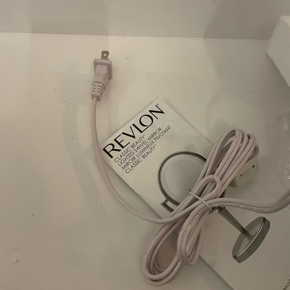 Revlon swivel illuminating mirror in brushed nickel brand new - Picture 8 of 8